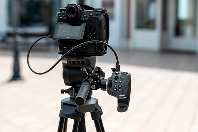 Grip Nikon MC-N10  do zdalnego sterowania aparatami Nikon Z6 II, Z7 II oraz Z9