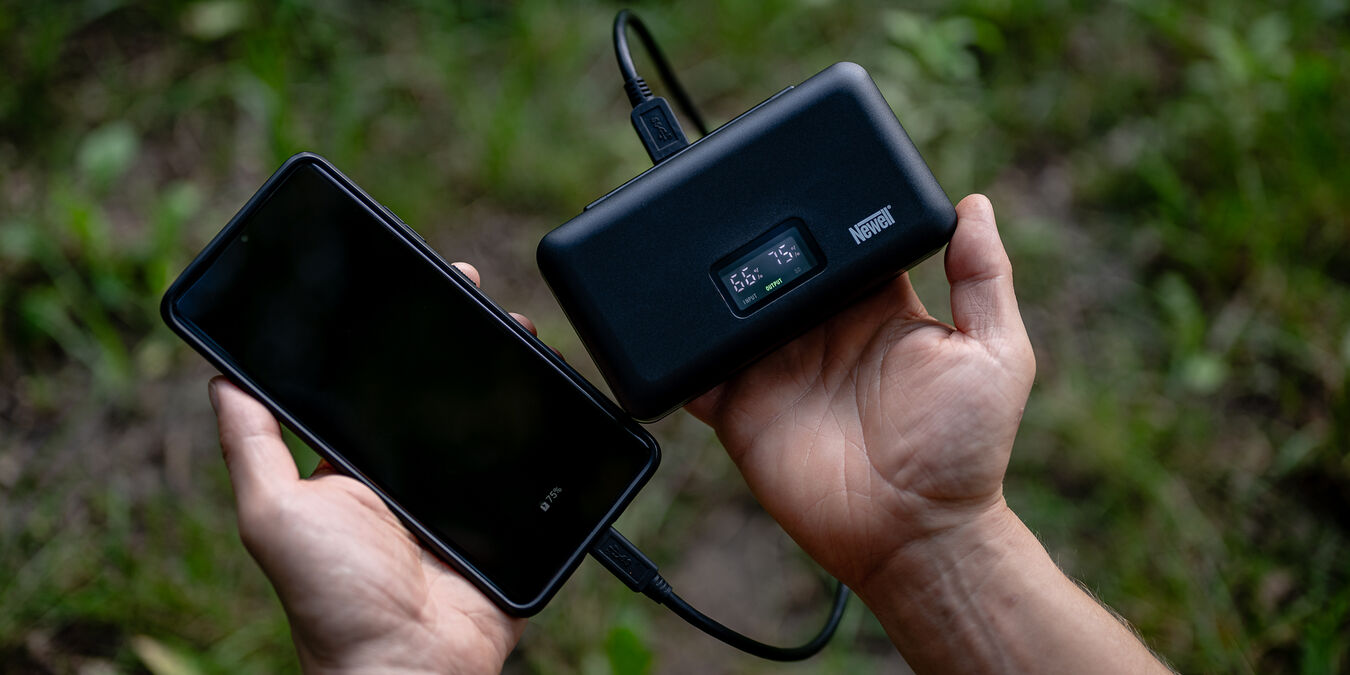 Ładowarka Newell podwójna LCD-PB-SD do Nikona EN-EL15 z funkcją powerbanku i czytnikiem kart SD