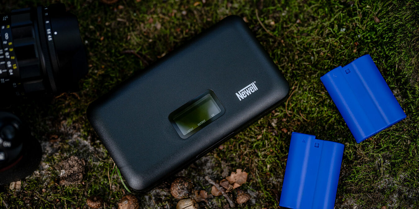Ładowarka Newell podwójna LCD-PB-SD do Nikona EN-EL15 z funkcją powerbanku i czytnikiem kart SD