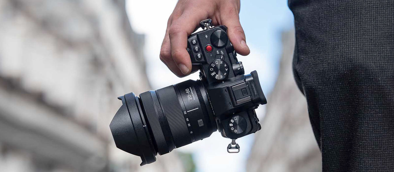 Lumix S5 łączy wyjątkowo wysoką jakość zdjęć i filmów w poręcznym korpusie 