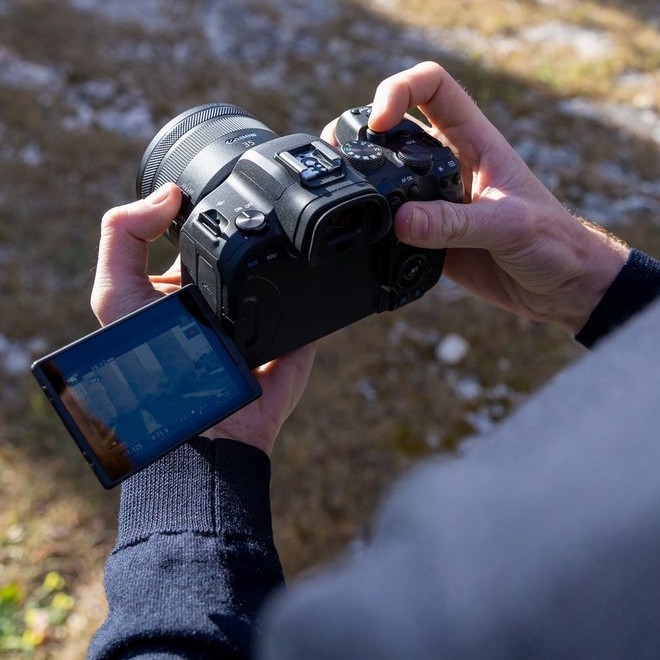 Bezlusterkowiec Canon EOS R6 body + adapter EF-EOS R - TYLKO WYSYŁKA! (wypożyczalnia)